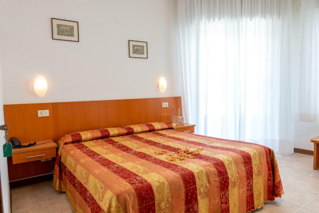 Hotel Nettuno Caorle Exterior photo