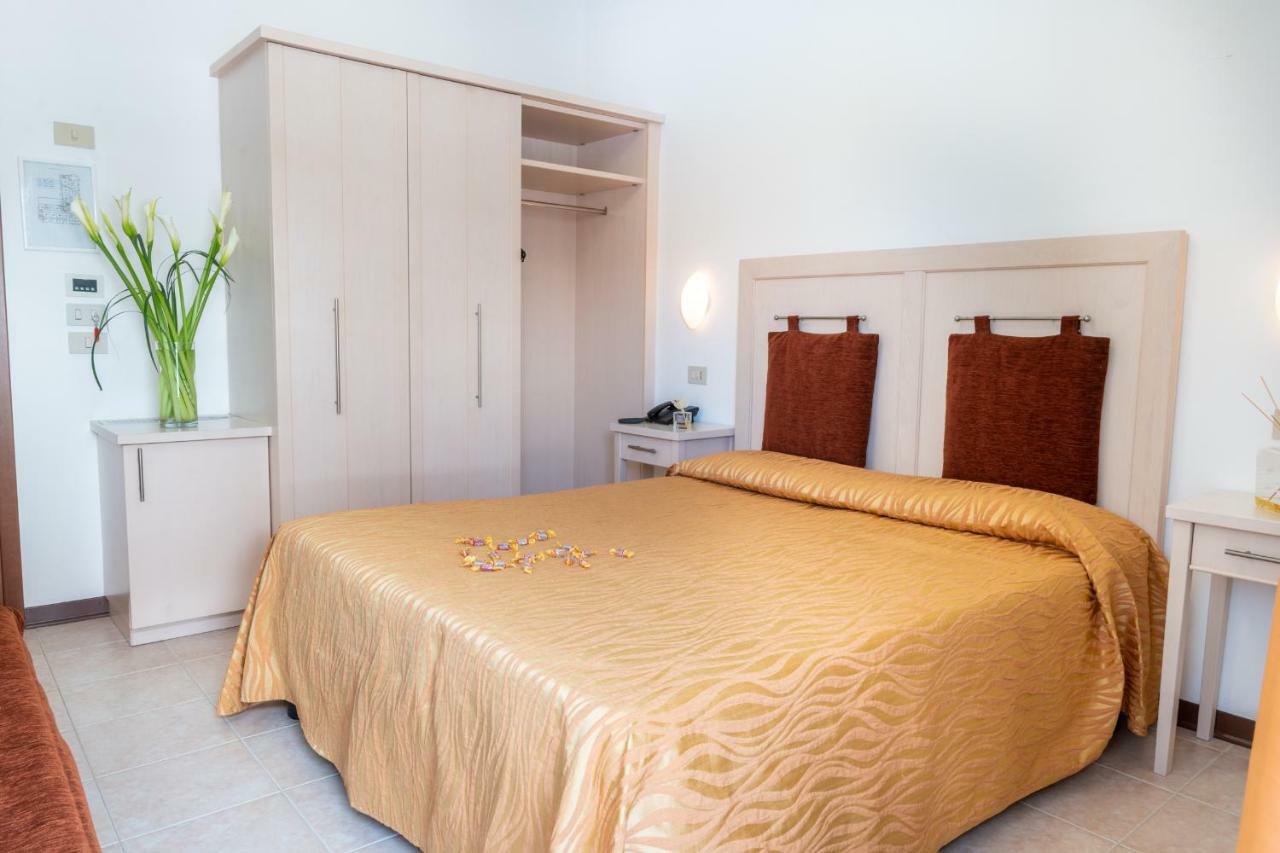 Hotel Nettuno Caorle Exterior photo