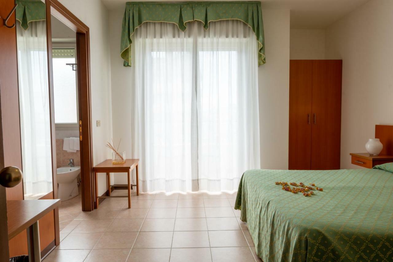 Hotel Nettuno Caorle Exterior photo
