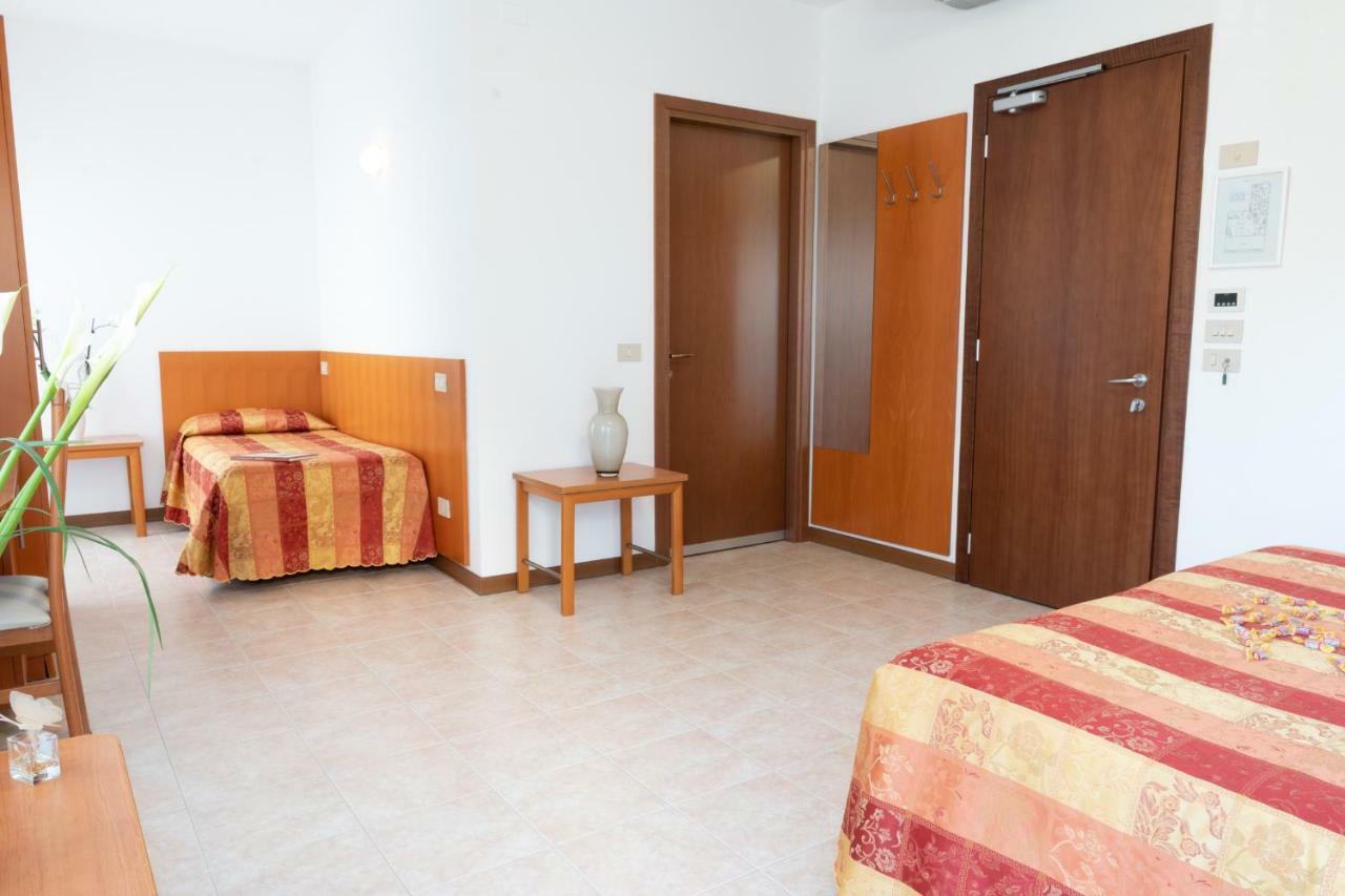 Hotel Nettuno Caorle Exterior photo