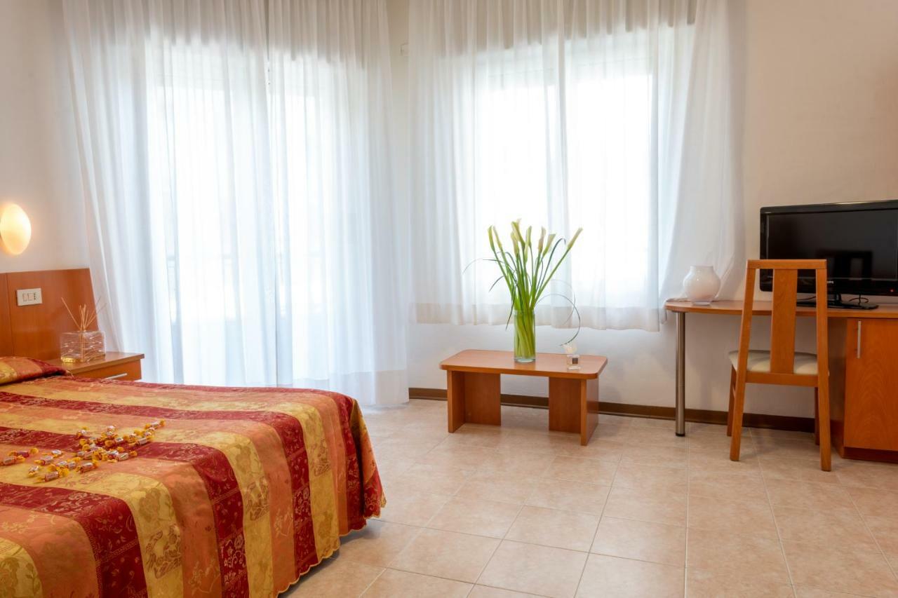 Hotel Nettuno Caorle Exterior photo