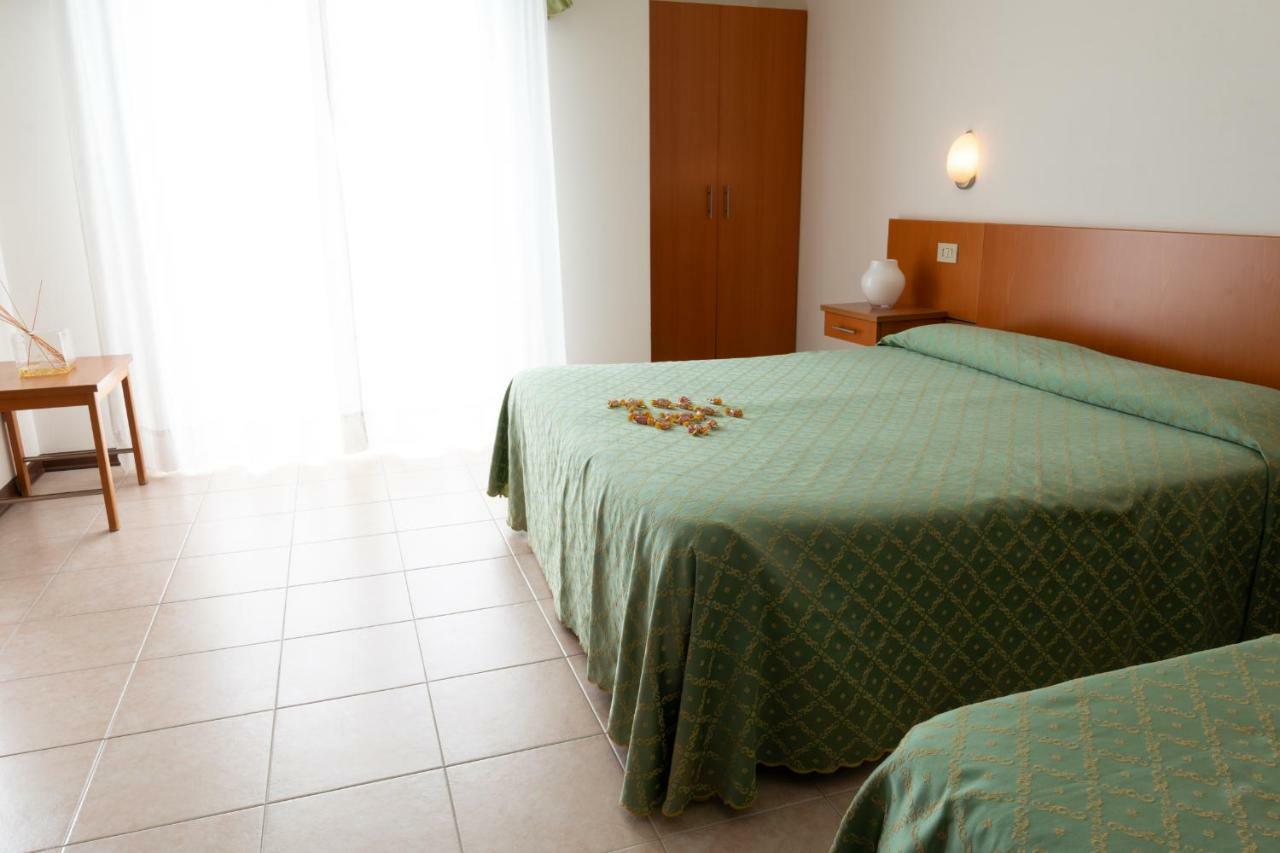 Hotel Nettuno Caorle Exterior photo