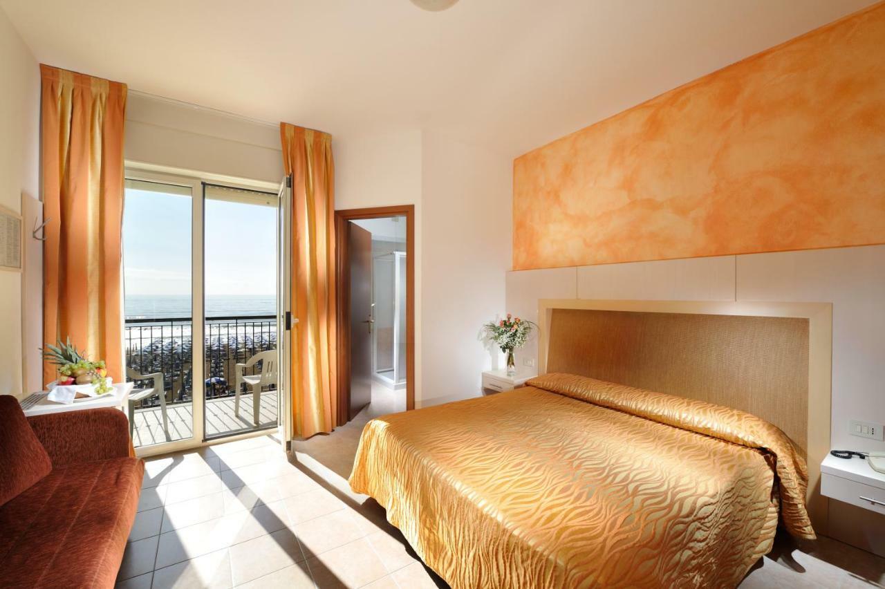 Hotel Nettuno Caorle Exterior photo